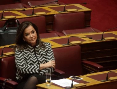 Στις 2 το μεσημέρι η ομιλία της Ντ. Μπακογιάννη για το Σκοπιανό